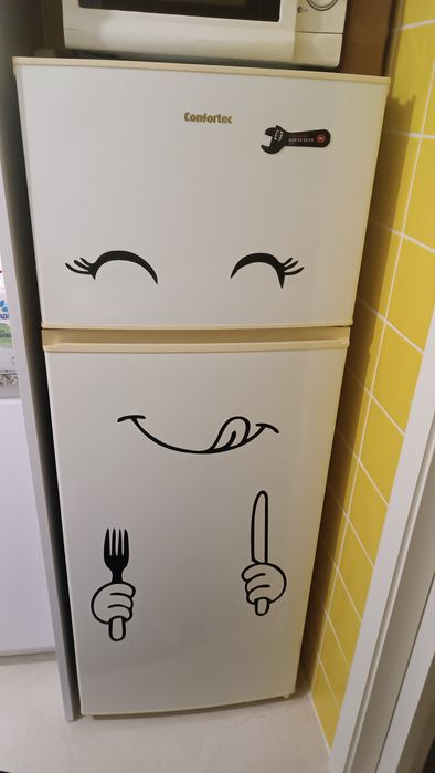 Frigorífico e microondas