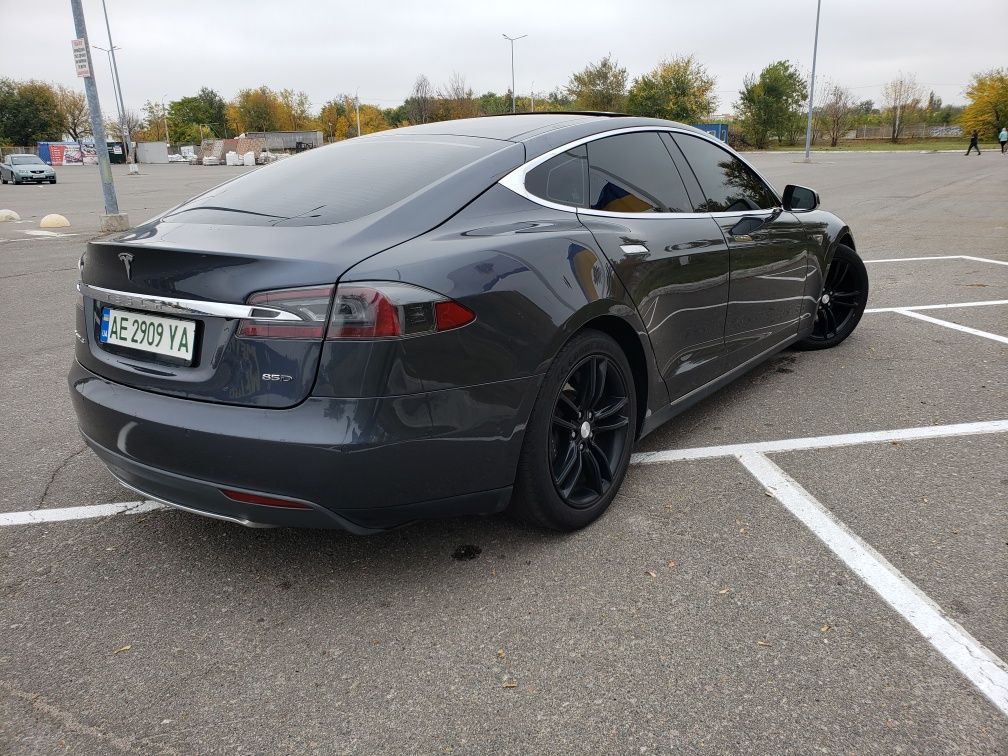 Tesla Model S 2015 85D ідеал