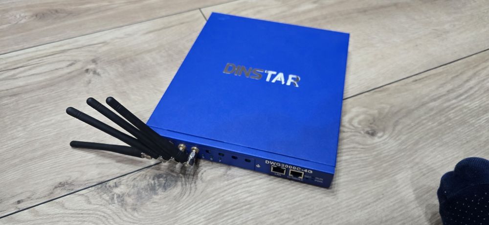 Bramka GSM VOiP Dinstar DWG2000C-4G