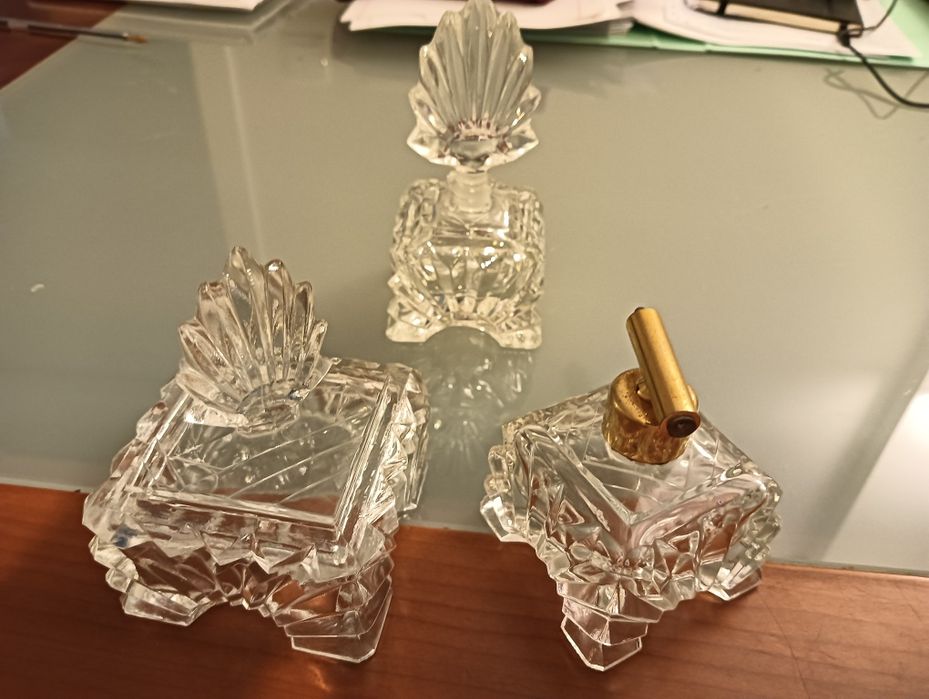 conjunto de 3 frascos de perfume e caixa muito antigos	Vintage*