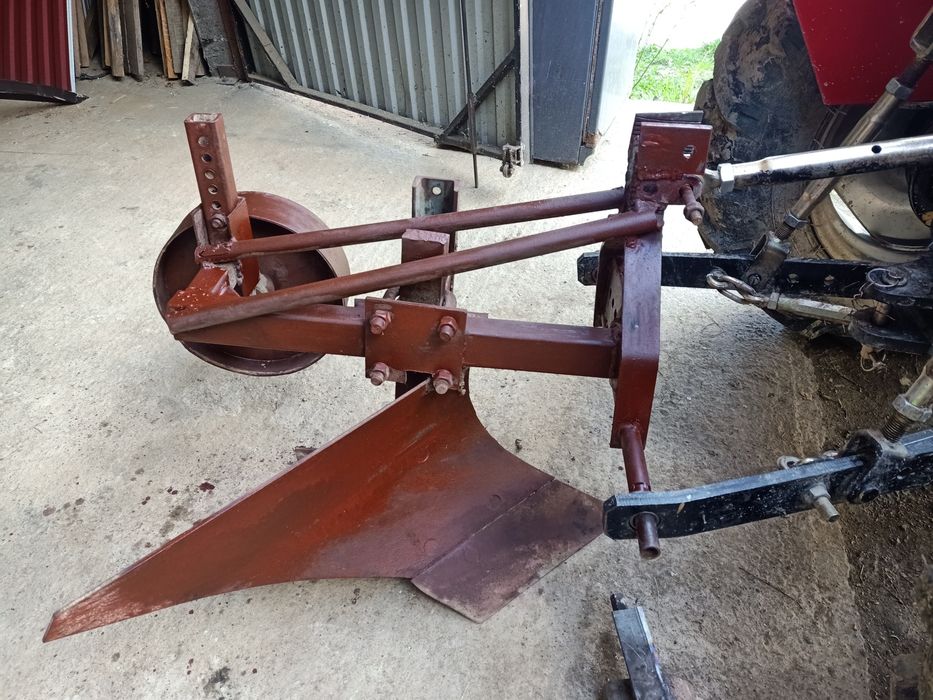 Плуг до трактора