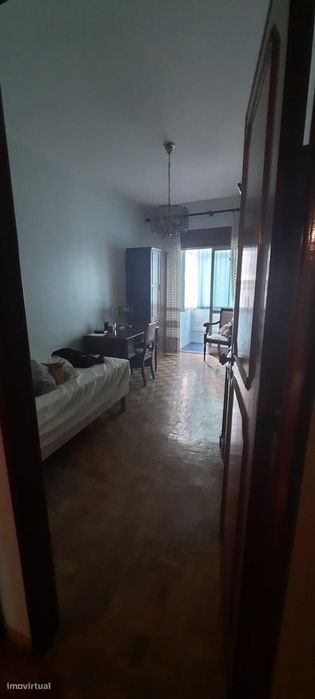 636081 - Quarto com cama de solteiro em...