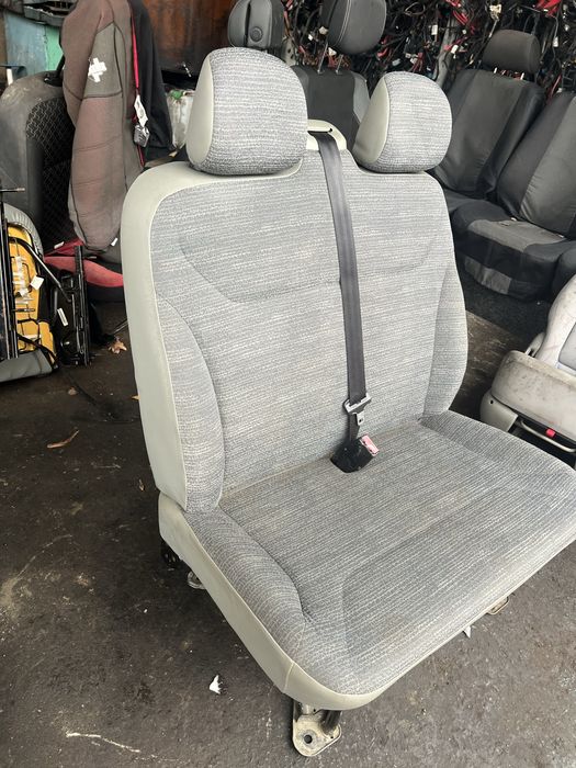 Продам сиденья перд двойку рено траф оригинал