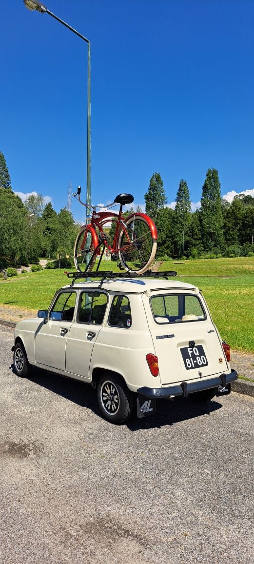 Renault 4L + Harley-Davidson