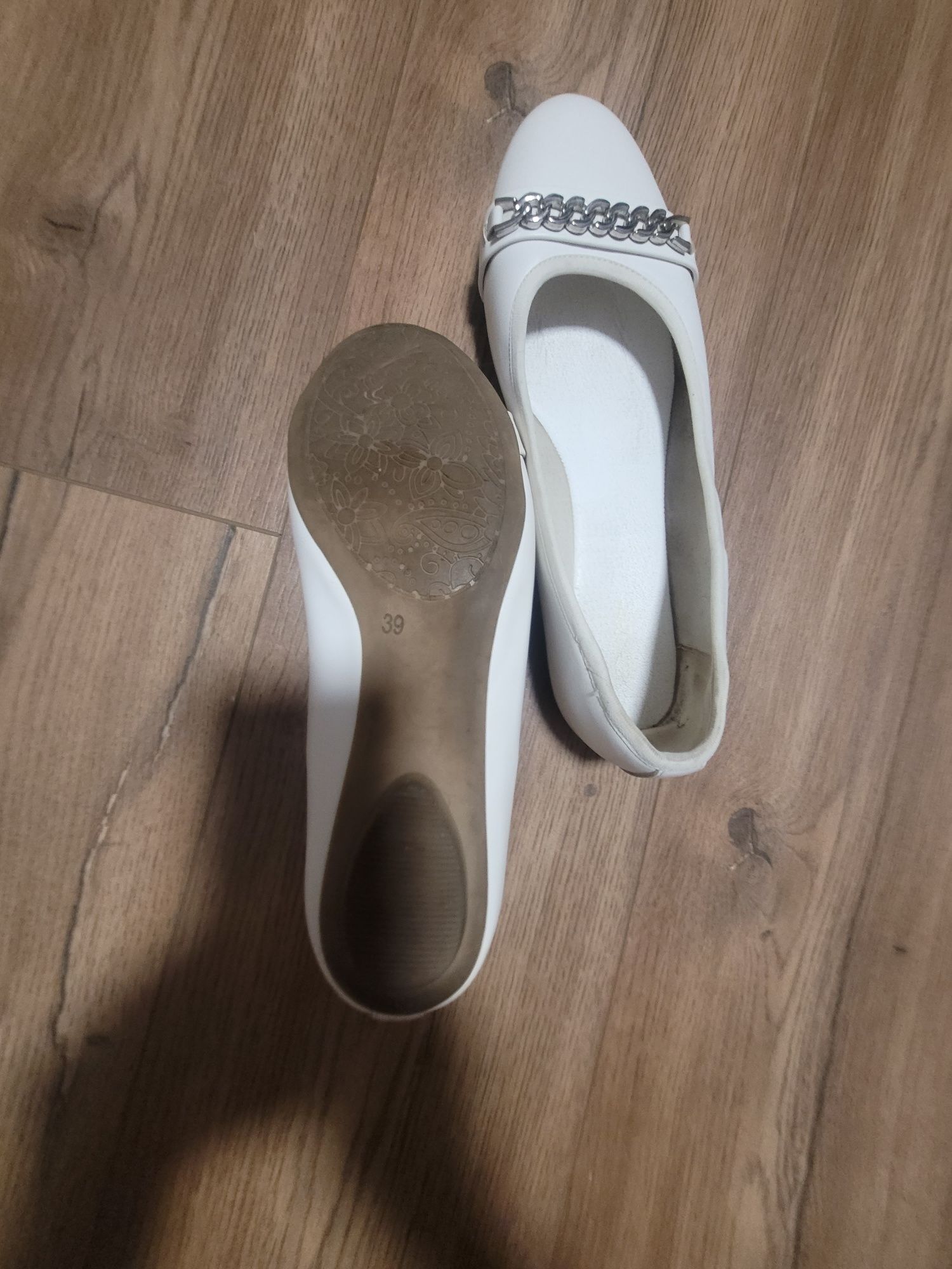 Buty-białe baleriny-komunia