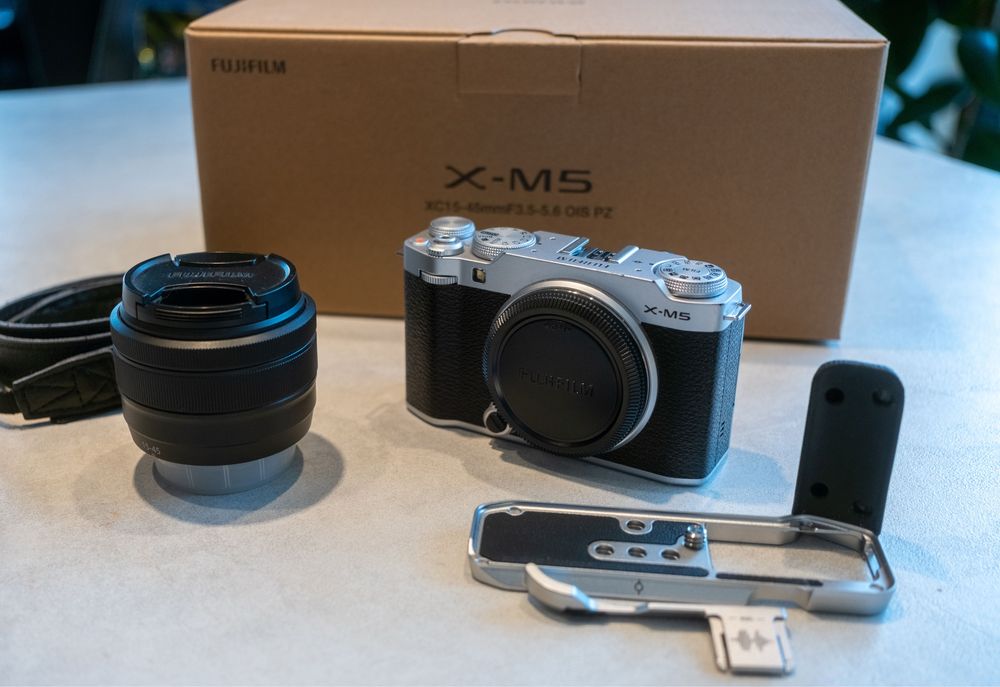 Fujifilm X-M5 z obiektywem XC 15-45mm
