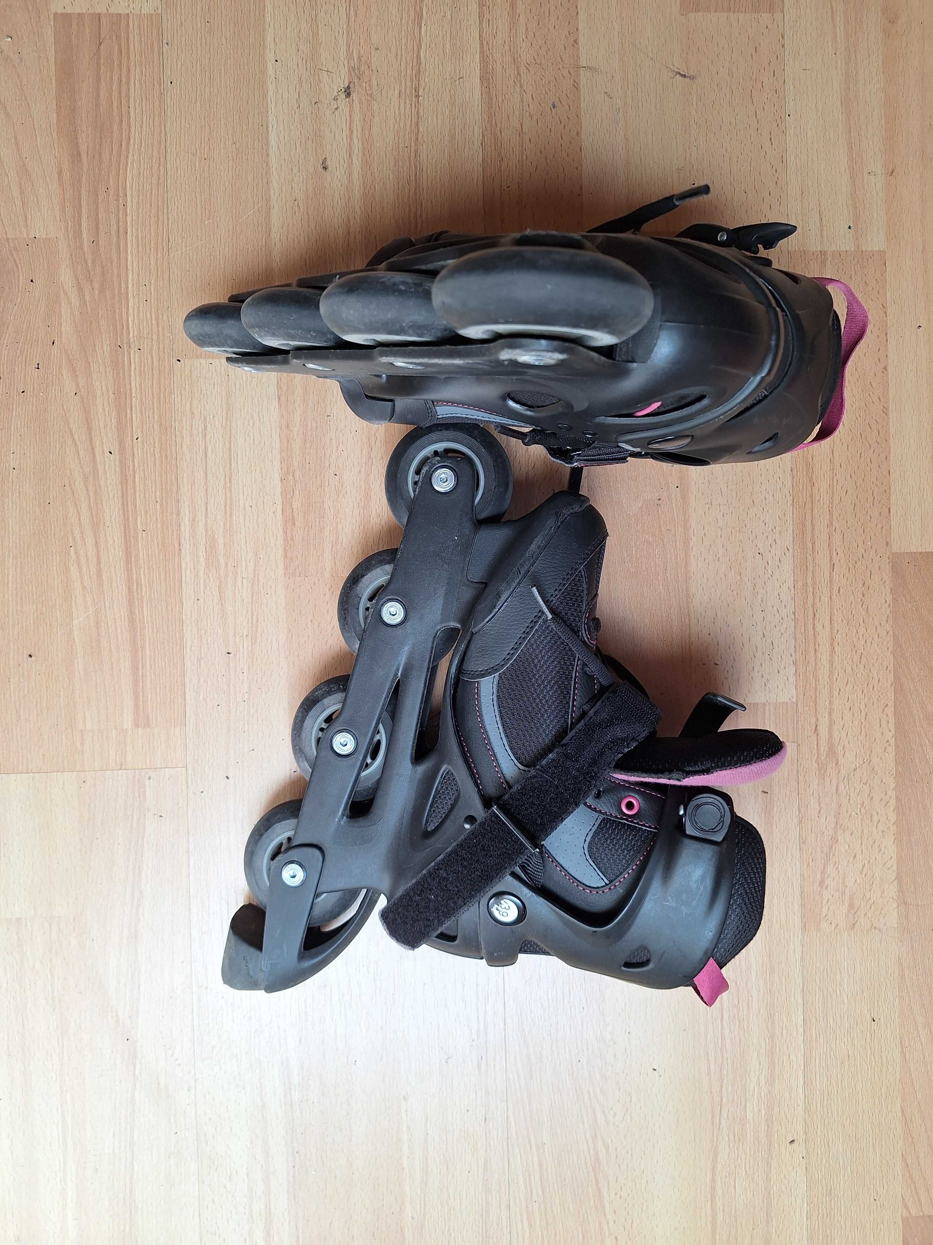 Patins pretos com detalhes em rosa- OXELO