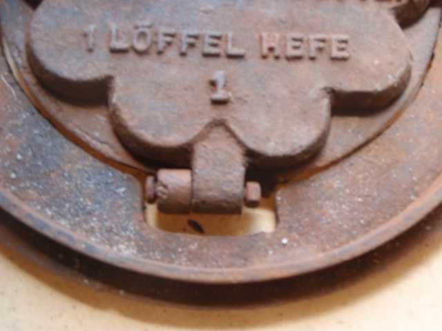 Stara żeliwna wafelnica gofrownica