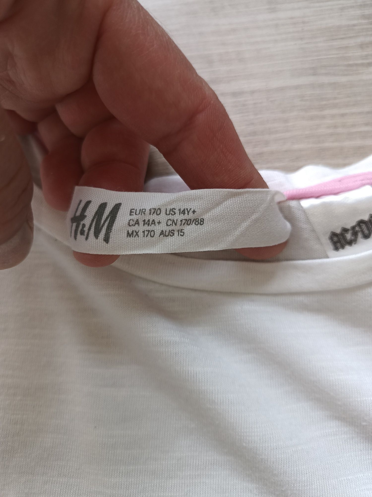 T-shirt H&M r 170 ( S) napis AC/DC