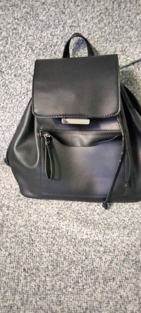Plecako-torebka czarną