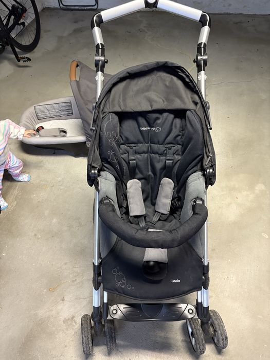 Vendo carrinho de bebe, berço e almofada de amamentação