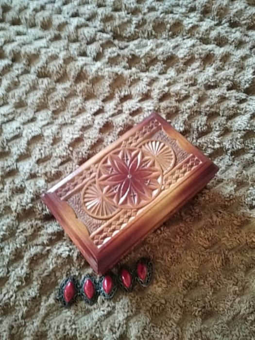 Шкатулка ручної роботи дерев'яна