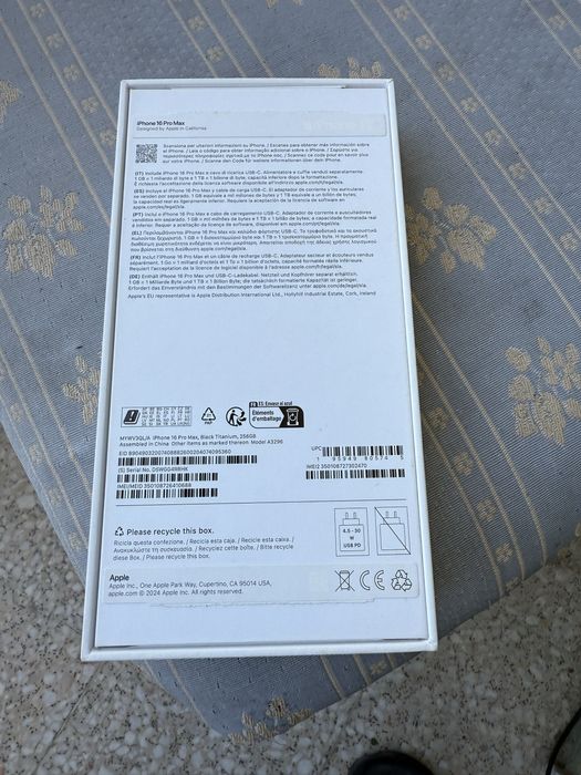 Vendo Caixa de iphone 16 pro max Black titanium