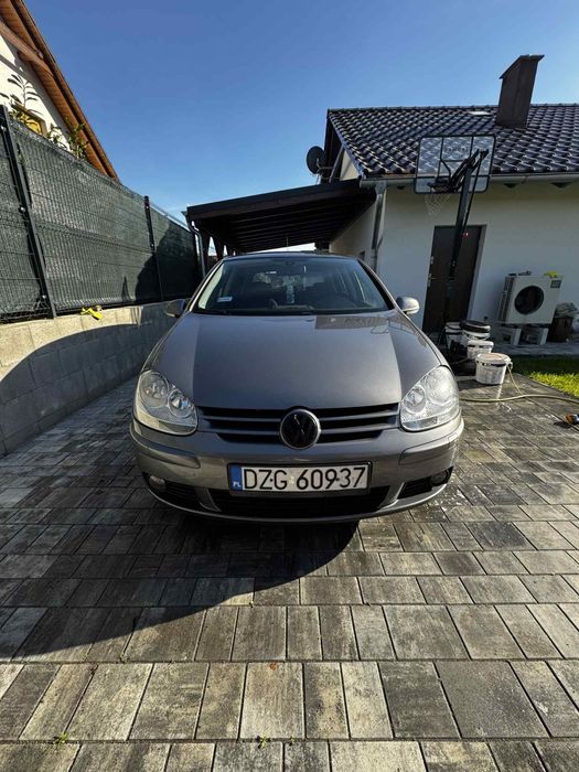 Volkswagen Golf v 1.6 mpi