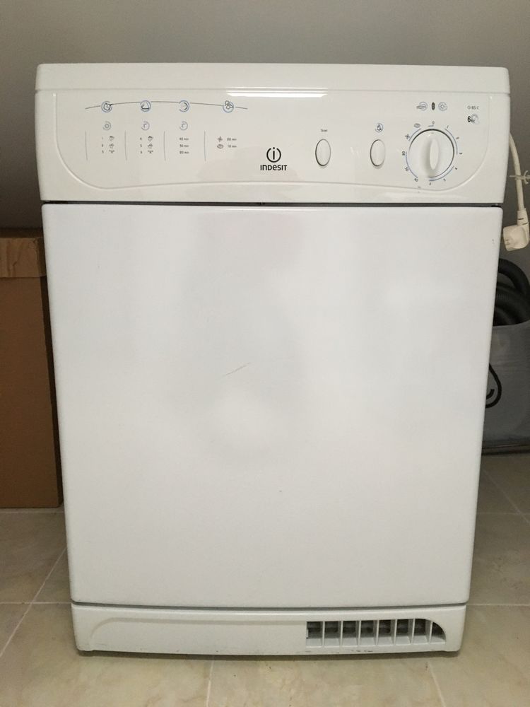 Secador de roupa branco Indesit