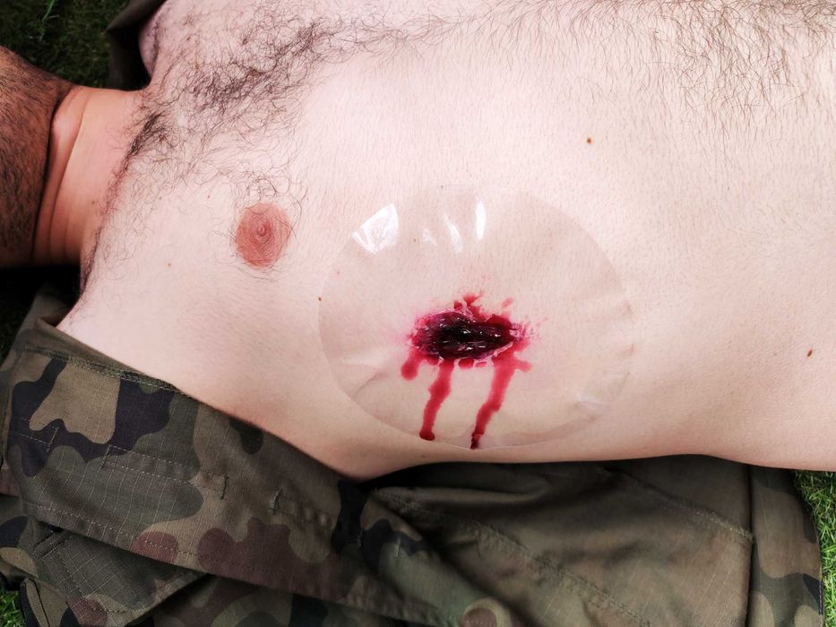 Opatrunek okluzyjny na rany klatki piersiowej -Ćwiczebne