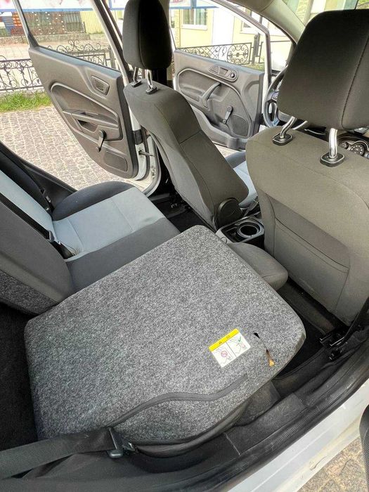 Ford Fiesta 2019 року, 1,6 л, газ-бензин