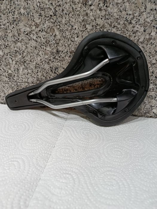 Vendo assento/ Selim de bicicleta de BTT.