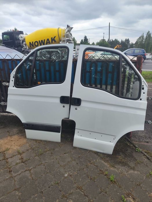 Drzwi boczne przednie prawe i lewe Master Iveco kompletne