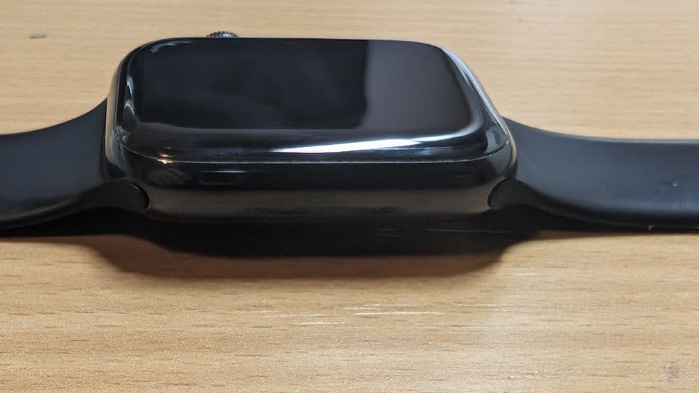 Apple watch 5 series + ochraniacz spigen rubber armour