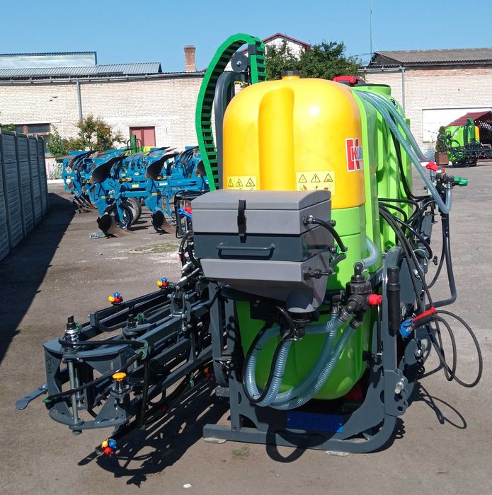 Обприскувач навісний 1000л/16м Tolmet