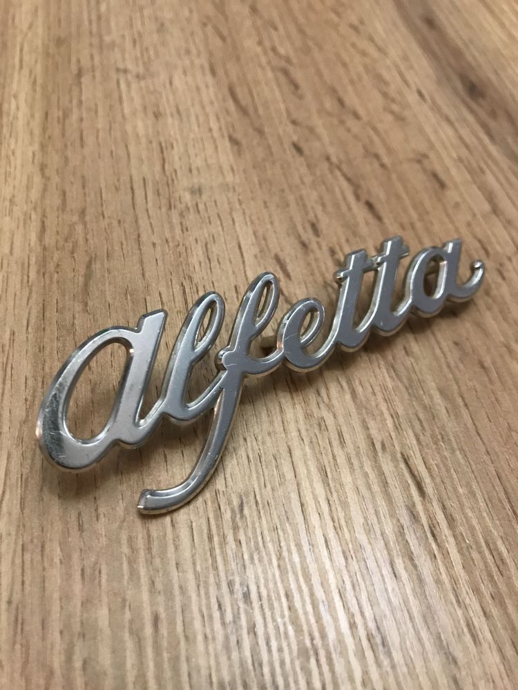 Значок Alfa Romeo Alfetta