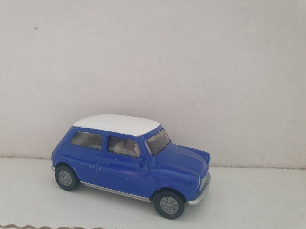 SIKU 1:64 Rover Mini