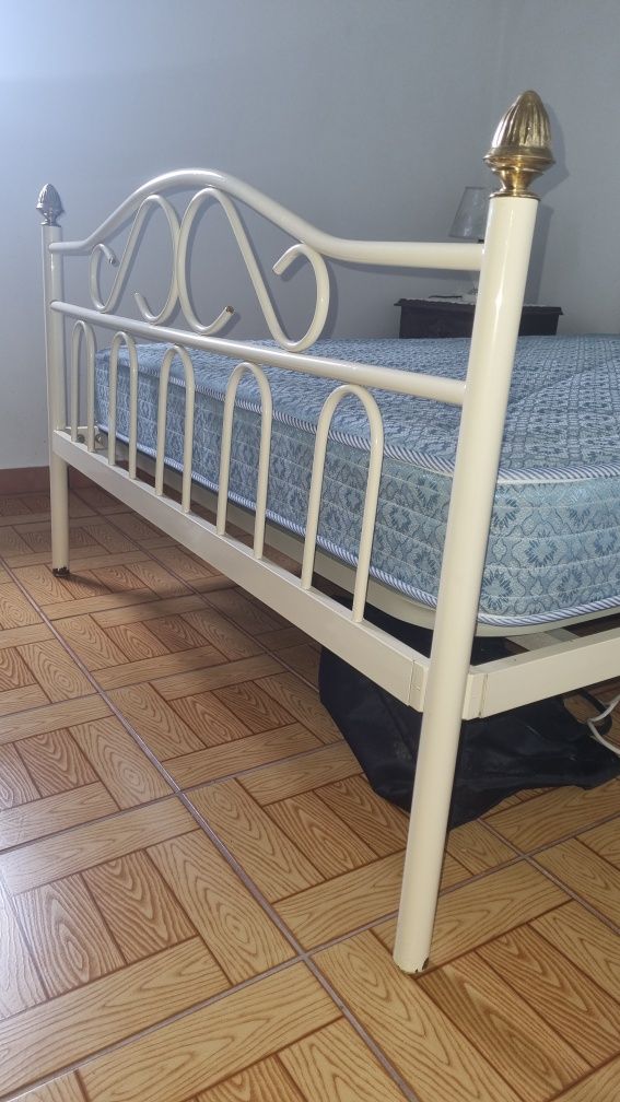 Cama de casal + colchão