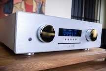 AVM Ovation CS 8.3 – All-in-one klasy premium 2 x 500 W [od ręki]