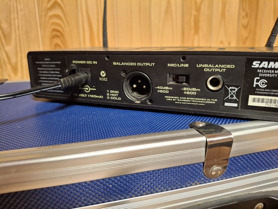 Микрофон / радиосистема для духовых  инструментов Samson