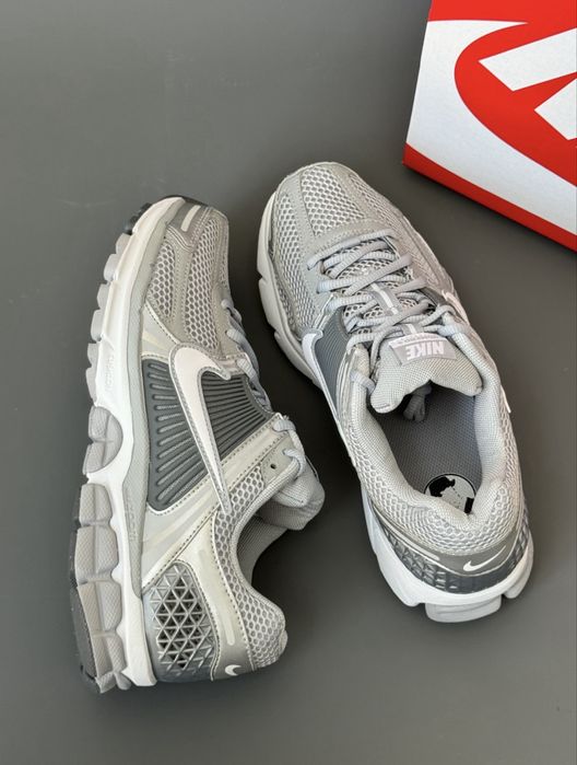 Оригінал Кросівки Nike Air Zoom Vomero 5 Cool Grey найк вомеро металік