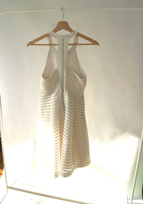 biała ażurowa bandażowa rozkloszowana sukienka krótka mini 44XXL