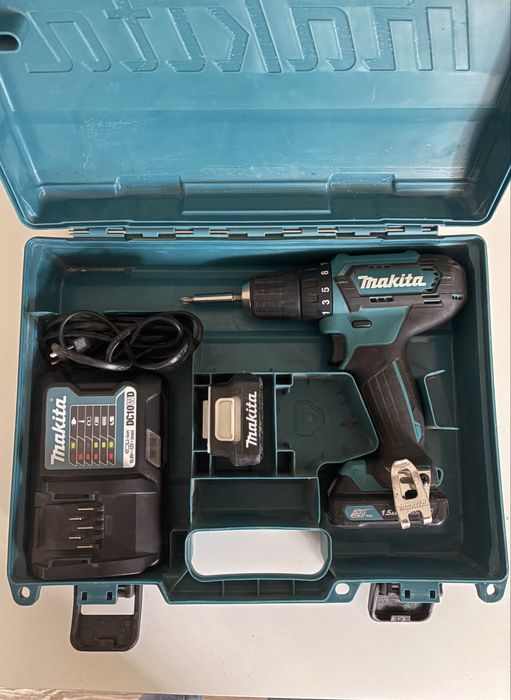 Makita DF333D Wiertarko - wkrętarka 12 V + 2 x 1,5 Ah