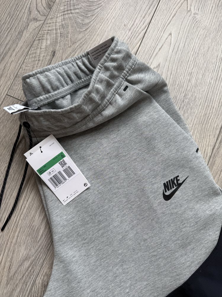Штаны Nike Tech Fleece