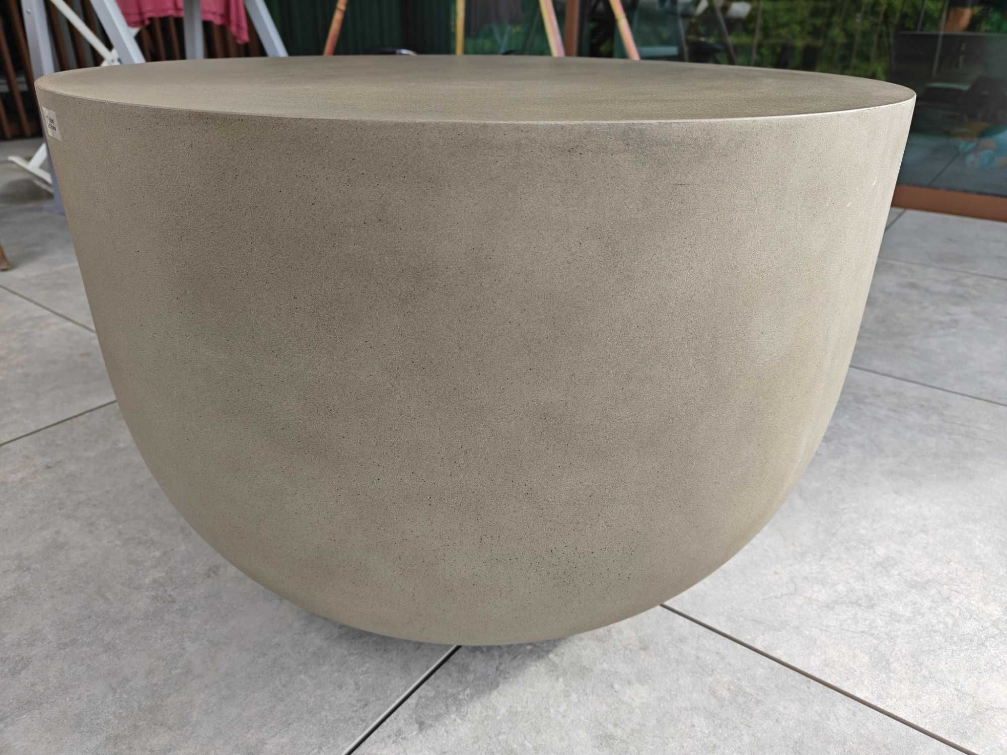 Kave home - Mesa Garbet exterior - cimento 60cm (com menos de 1 mês)