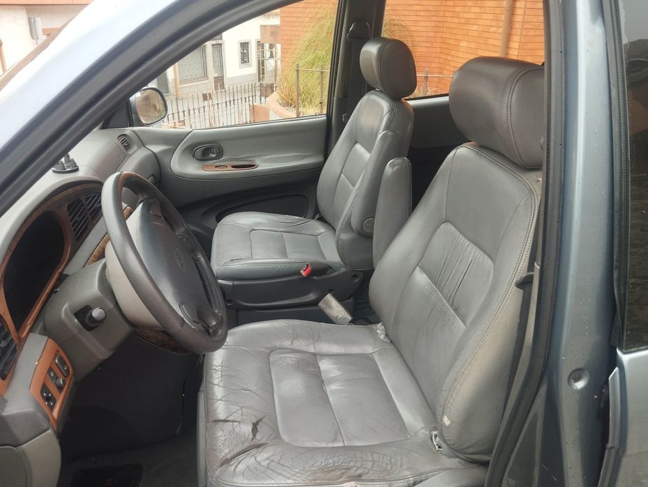 Carrinha Kia Carnival 7 lugares