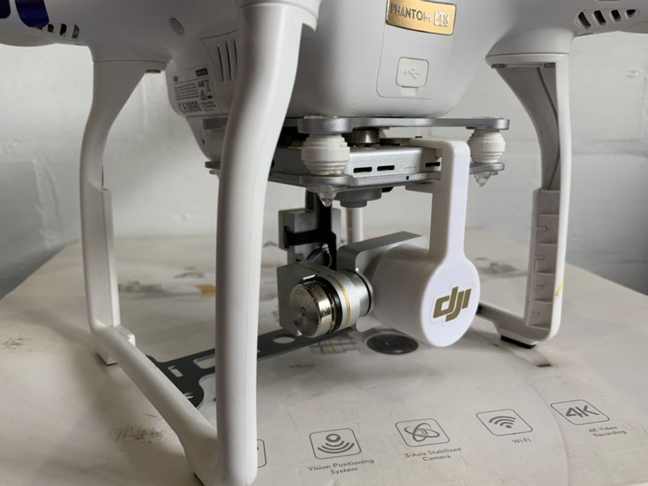 Drone DJI Phantom 3 4K + 3 Baterias com Mala e Extras