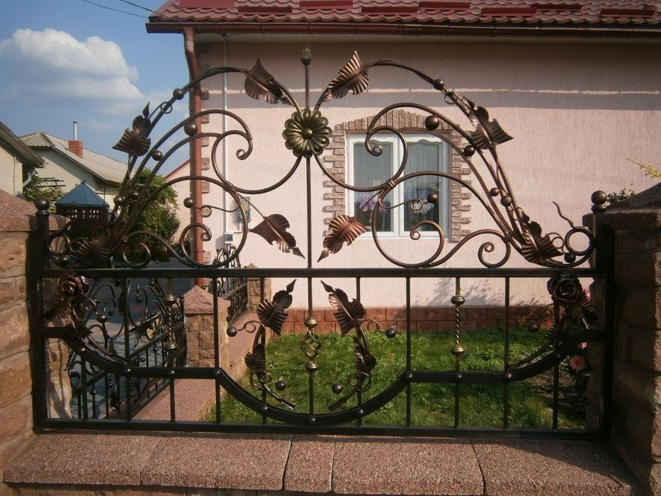 Ковані колодязі, брами, перила.