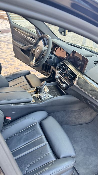 BMW 530e G30 2018 • HUD • Soft Close • Камера 360° • Без ДТП