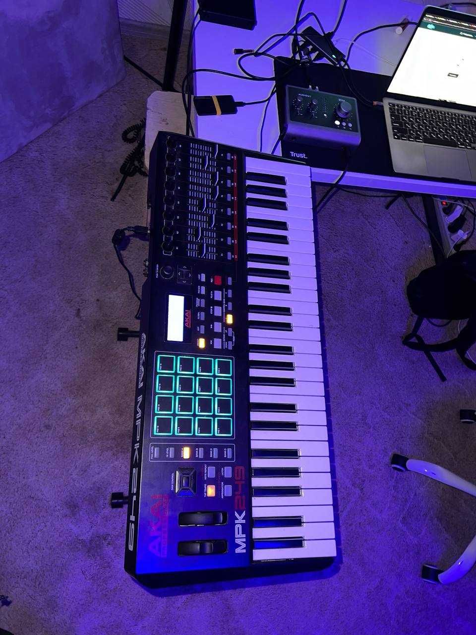 Midi клавіатура Akai mpk 249