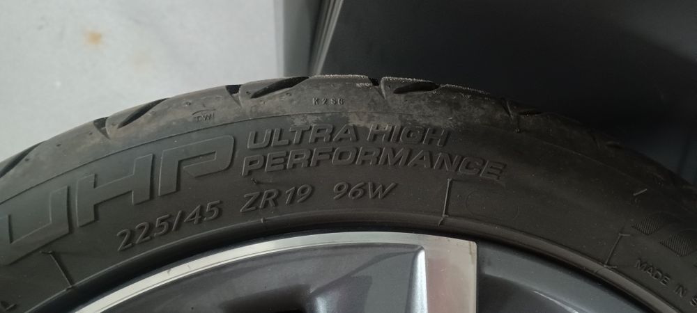 Renault Kajar 4 X koła z oryginalnymi felgami 19"