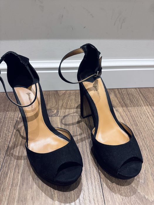 Sandały na koturnie, r. 40