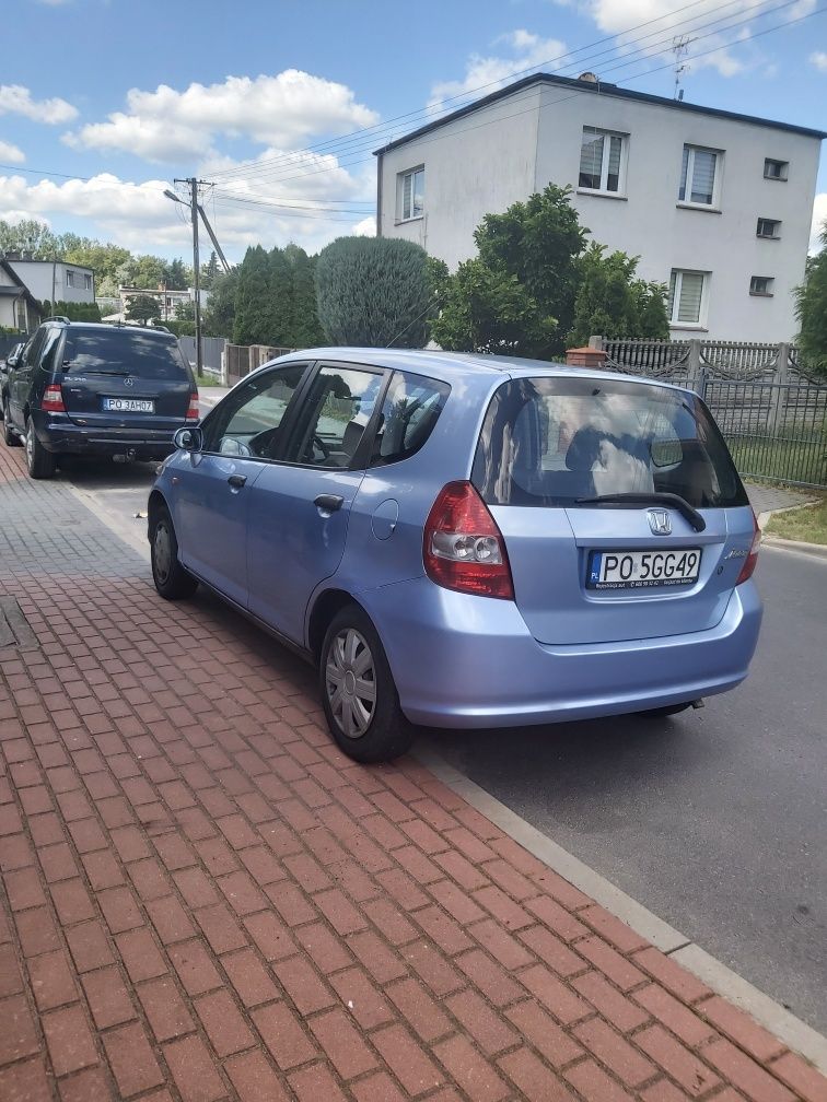 Honda jazz 1,3 benzyna 2002roc do 06 2026 przegląd do 10 2025