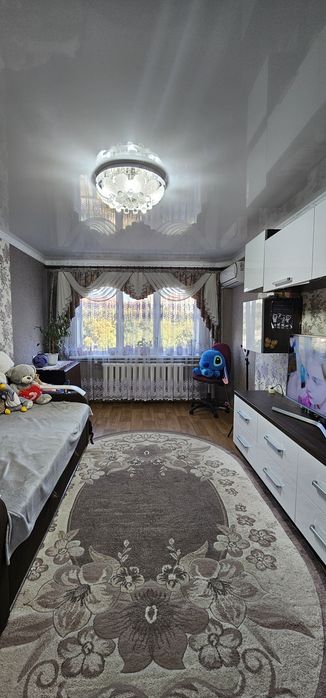 Чудова трьохкімнатна квартира по  Ю.Вороного