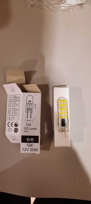 Candeeiro de pé em metal