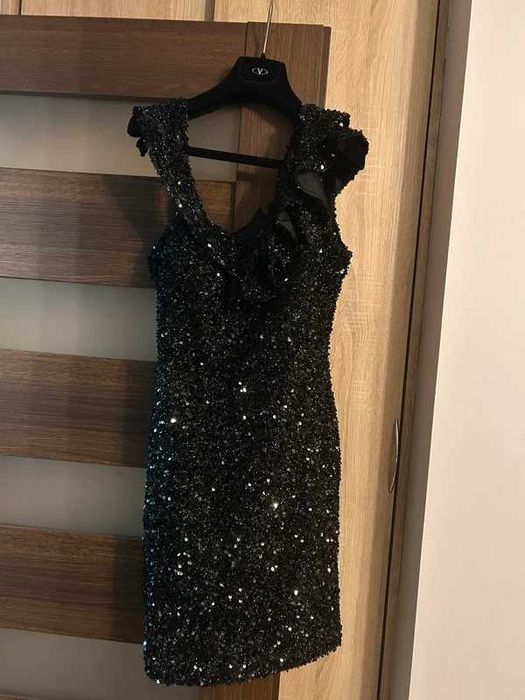 Cekinowa sukienka sylwestrowa wieczorowa