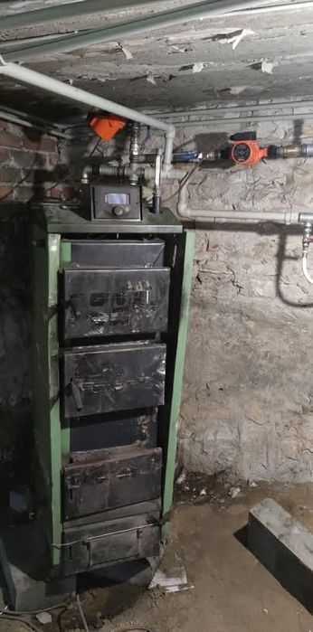 Sprzedam z działką 3023 m^2 z domem i zabudowaniami gospodarczymi