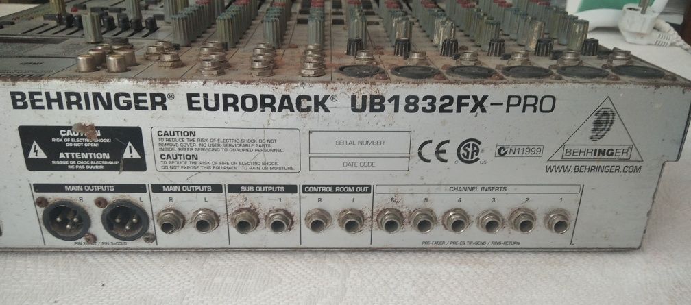 Микшерный пульт BEHRINGER UB1832FX-PRO