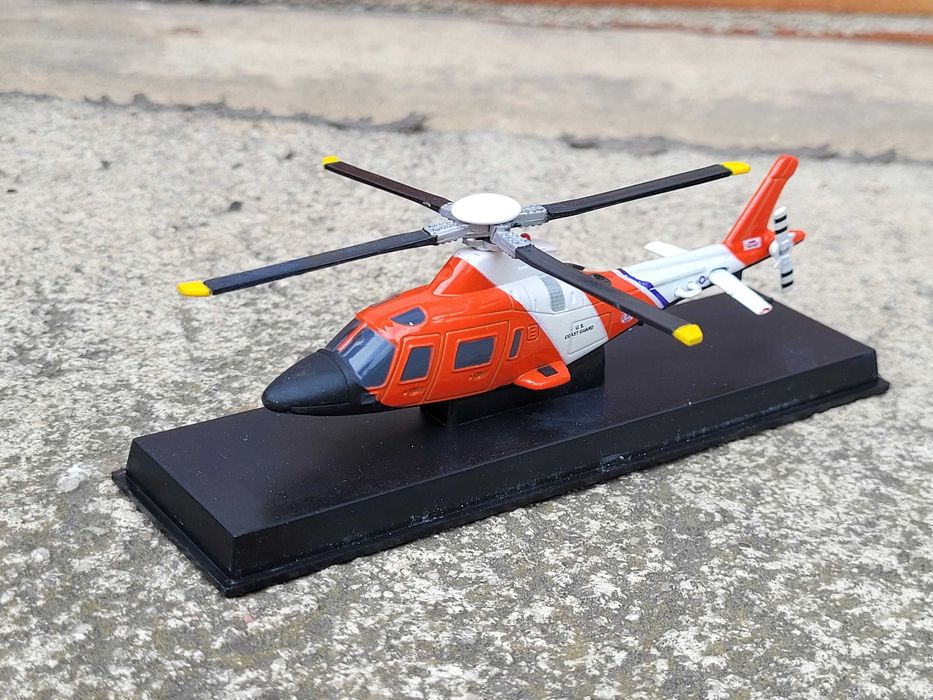 Kolekcja modeli Agusta Carabinieri Sky Pilot Helikopter Straż 1:100