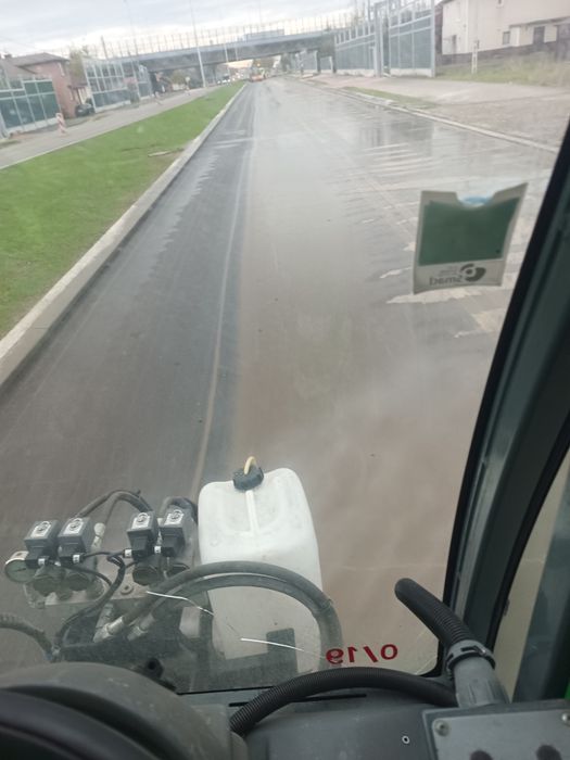 Mycie Zamiatanie  Odchwaszczanie Odsniezanie Parkingów  Mycie Hal Kost